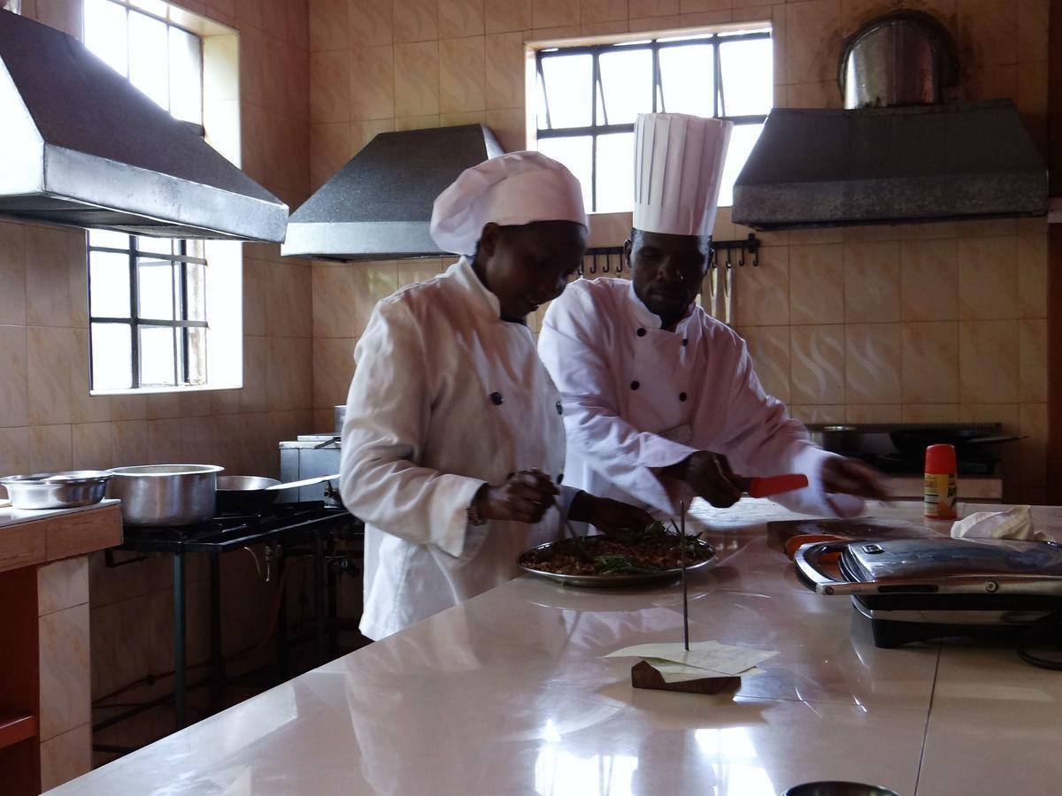 Ikweta Country Inn Maua Kaathene エクステリア 写真