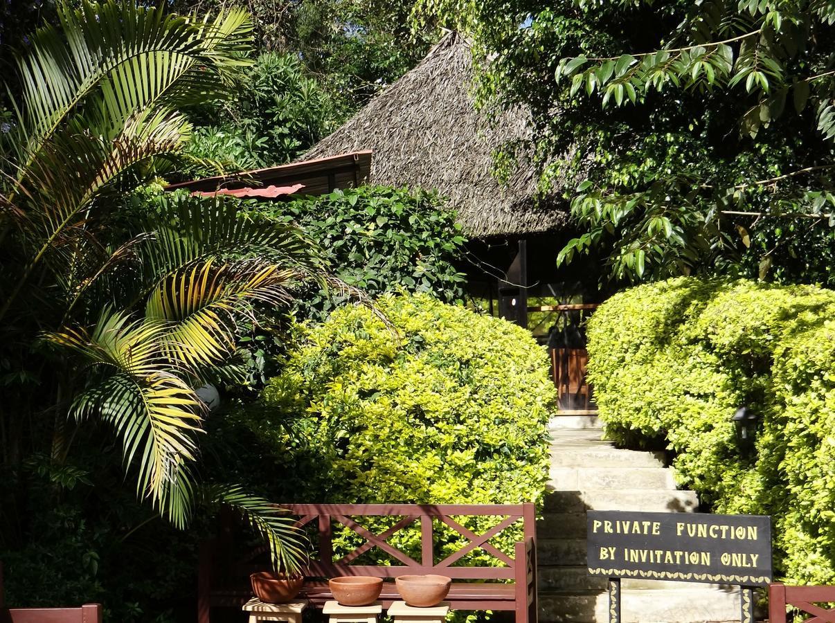 Ikweta Country Inn Maua Kaathene エクステリア 写真